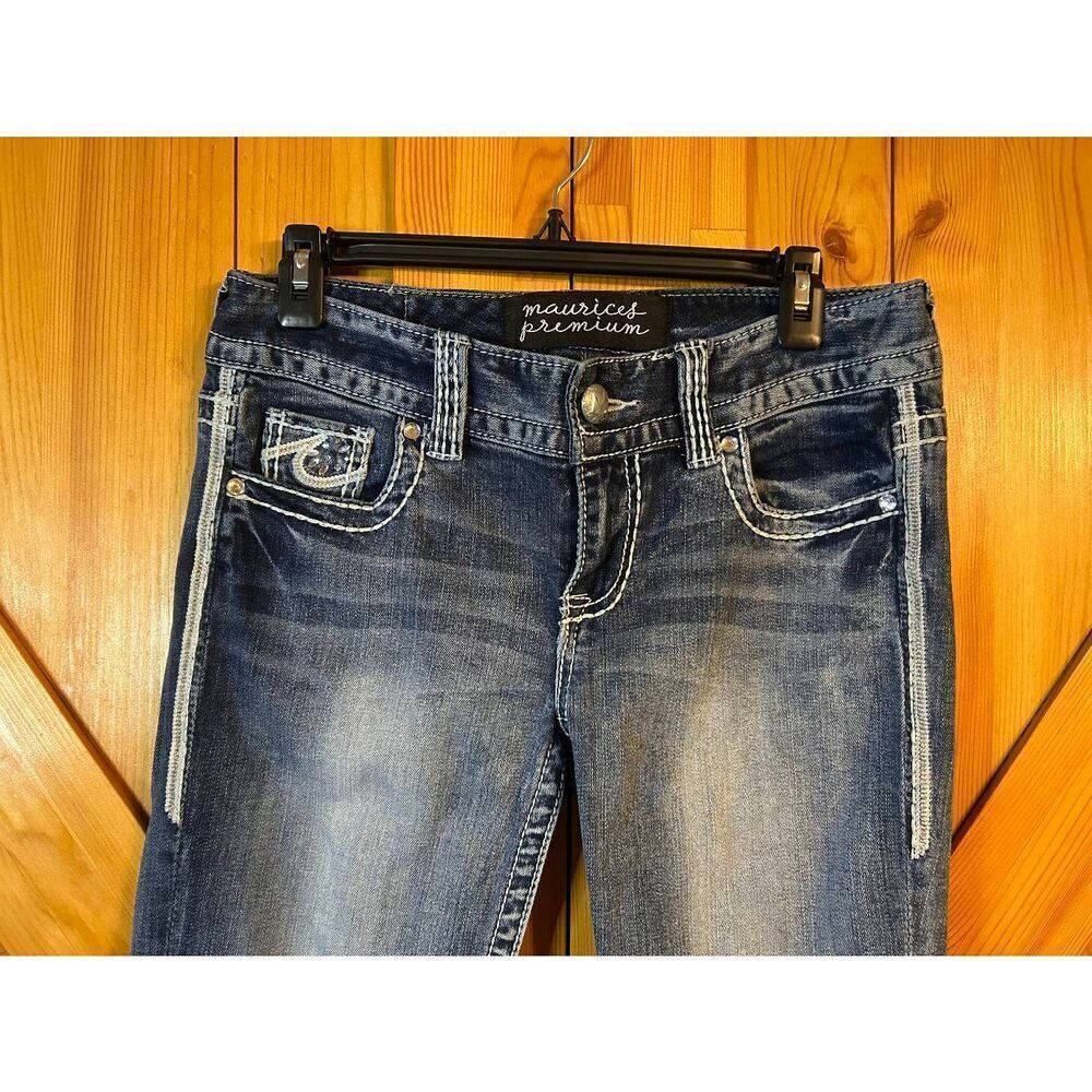 MAURICES PREMIUM Womens Medium Wash Distressed Cropped Jeans Size 5/6 (5166) - Picture 2 of 5